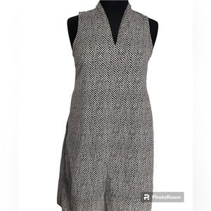 Eileen Fisher Black and White Pebble polka dot Print V-Neck Shift
Dress Size xs